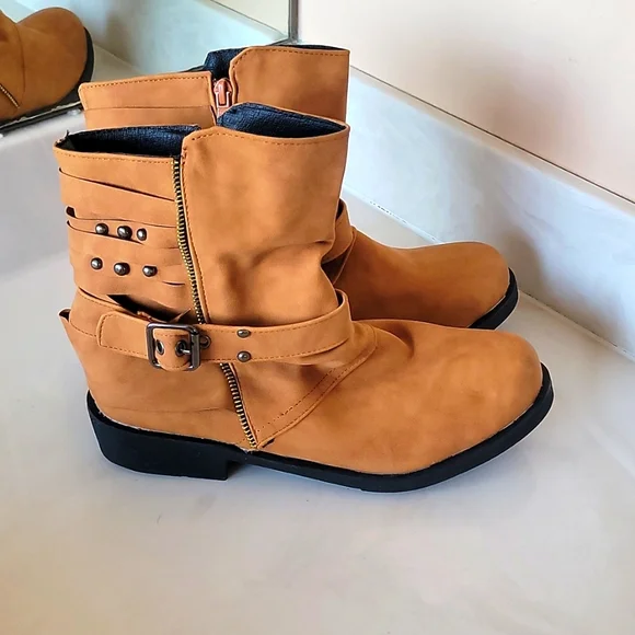 NWOT Brown Suede Boots - Picture 3 of 7